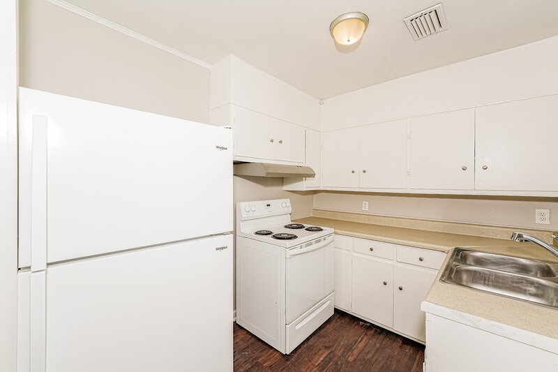 1,040/Mo, 237 Garden Ln Birmingham, AL 35215 Kitchen View