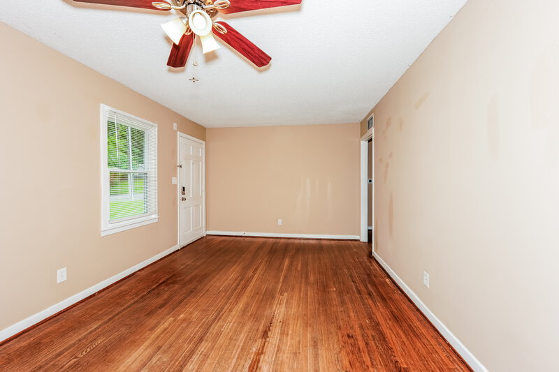 1,125/Mo, 948 Edwards Lake Road Birmingham, AL 35235 Living Room View 2