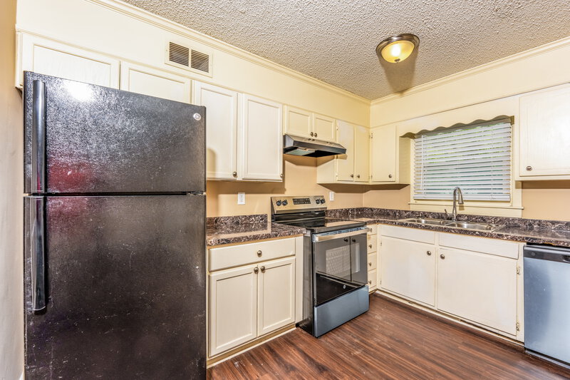 1,125/Mo, 948 Edwards Lake Road Birmingham, AL 35235 Kitchen View