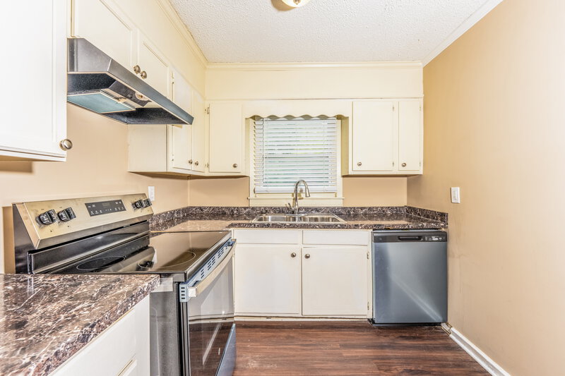 1,125/Mo, 948 Edwards Lake Road Birmingham, AL 35235 Kitchen View 2