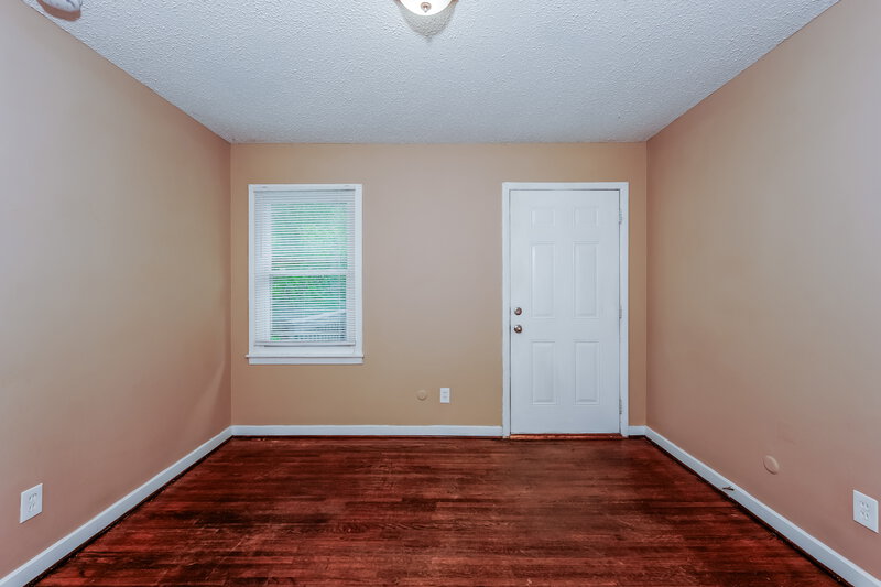 1,125/Mo, 948 Edwards Lake Road Birmingham, AL 35235 Family Room View