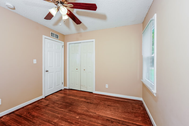 1,125/Mo, 948 Edwards Lake Road Birmingham, AL 35235 Main Bedroom View 2