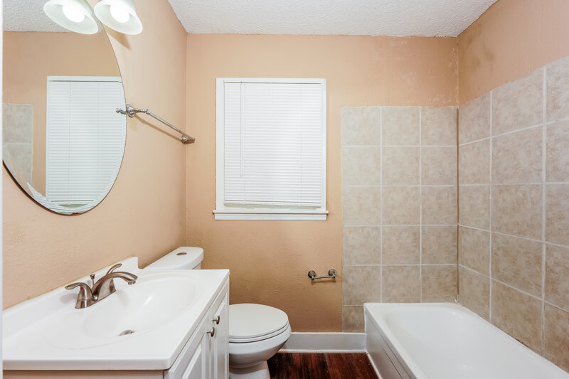 1,125/Mo, 948 Edwards Lake Road Birmingham, AL 35235 Bathroom View