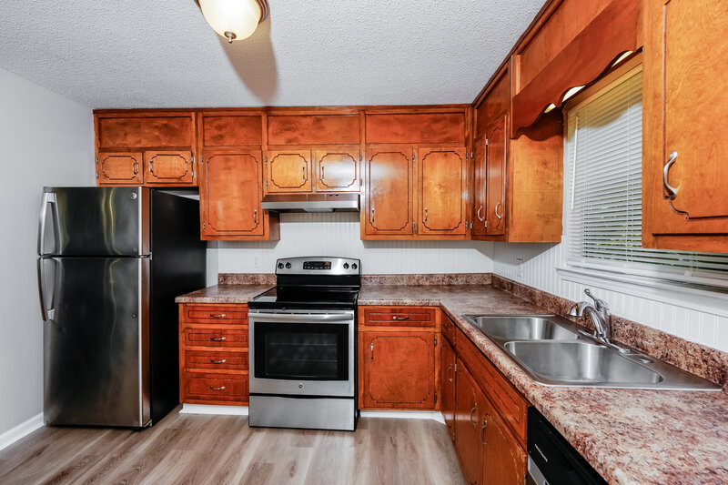 1,335/Mo, 769 NW 15th Court Birmingham, AL 35215 Kitchen View 2