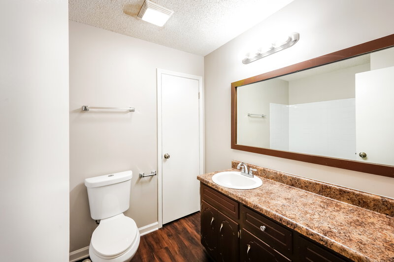 1,335/Mo, 769 NW 15th Court Birmingham, AL 35215 Bathroom View
