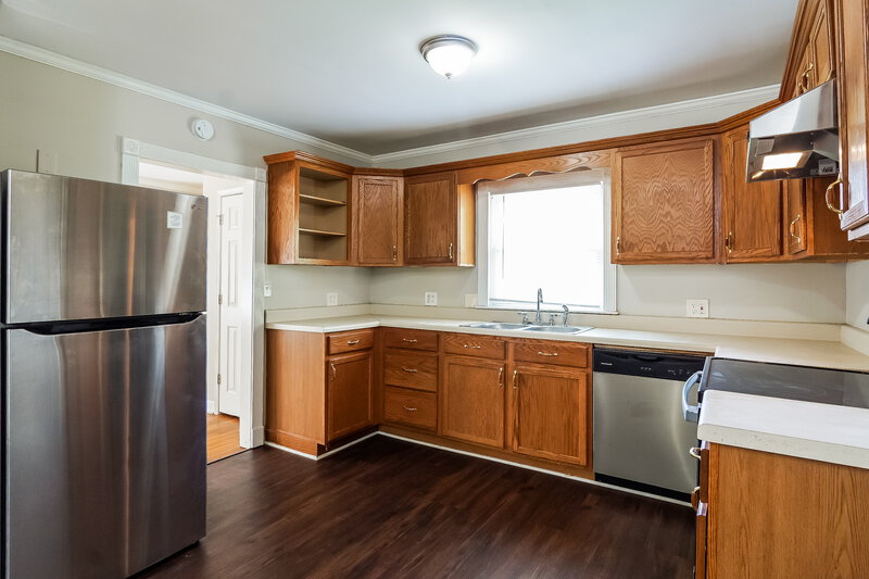 1,200/Mo, 104 Wheeler Drive Hueytown, AL 35023 Kitchen View 2