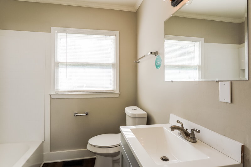 1,200/Mo, 104 Wheeler Drive Hueytown, AL 35023 Bathroom View