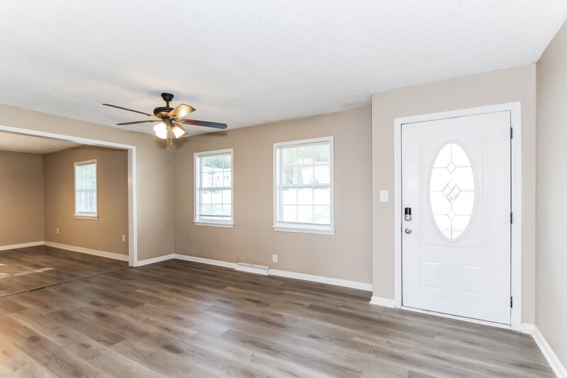 1,460/Mo, 913 5th Way Pleasant Grove, AL 35127 Living Room View