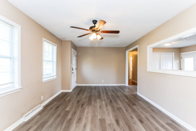 1,460/Mo, 913 5th Way Pleasant Grove, AL 35127 Living Room View 2