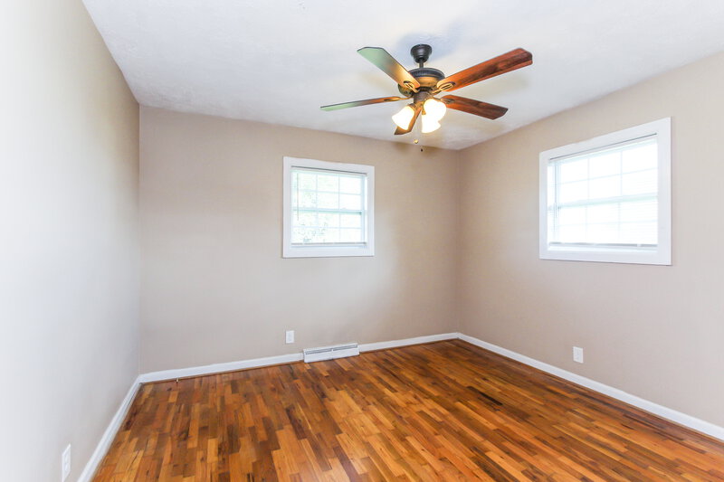 1,460/Mo, 913 5th Way Pleasant Grove, AL 35127 Main Bedroom View