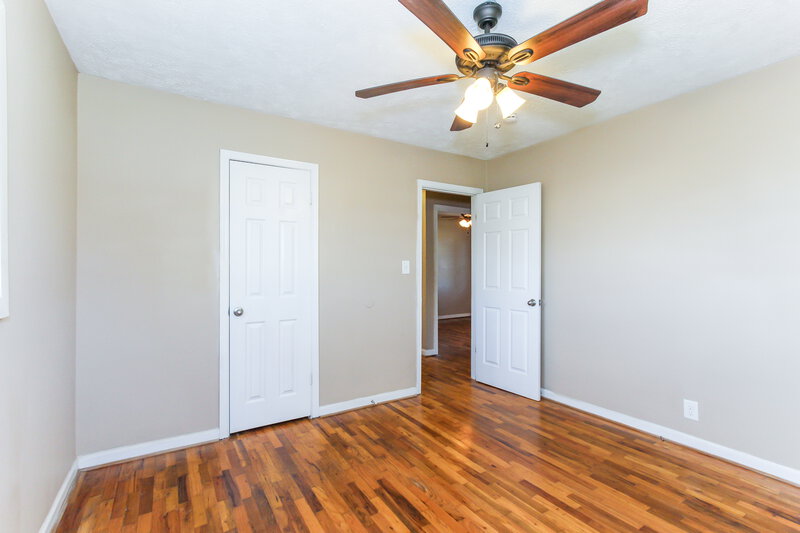 1,460/Mo, 913 5th Way Pleasant Grove, AL 35127 Main Bedroom View 2
