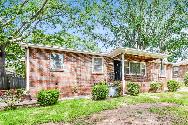 1,260/Mo, 111 Meadowood Avenue Hueytown, AL 35023 Front View