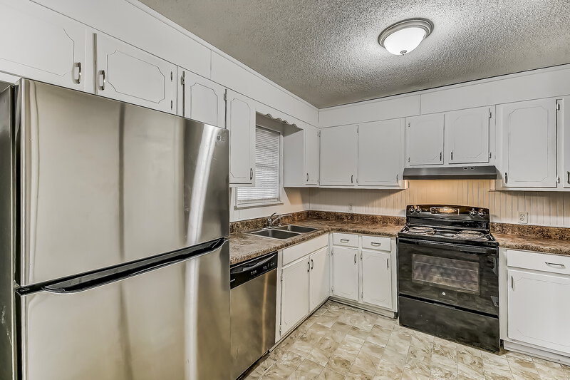 1,290/Mo, 6994 Hopewell Road Bessemer, AL 35022 Kitchen View