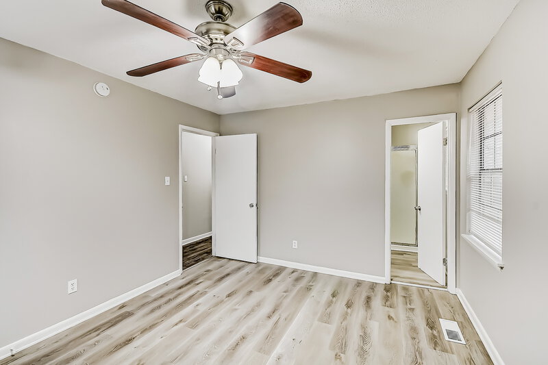 1,290/Mo, 6994 Hopewell Road Bessemer, AL 35022 Main Bedroom View 2