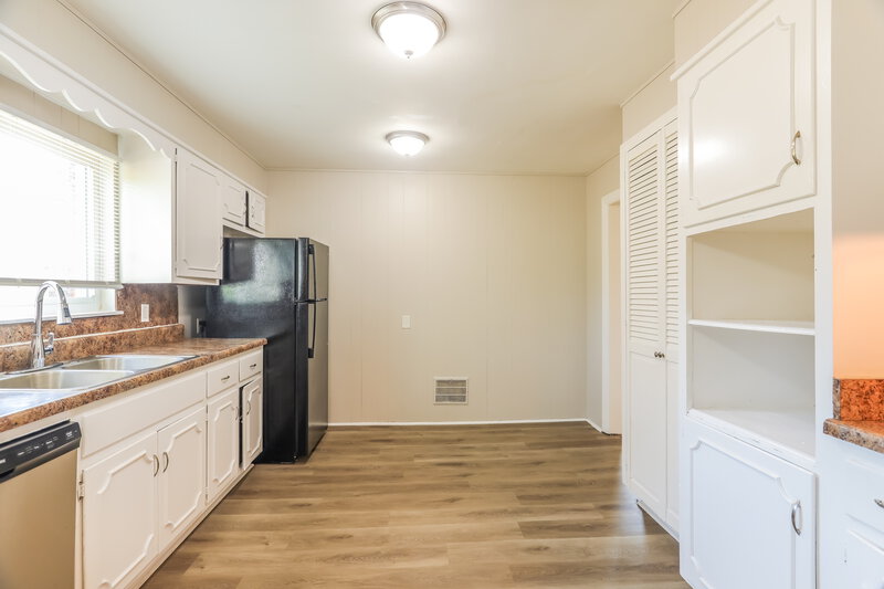 1,715/Mo, 612 Robin Road Birmingham, AL 35214 Kitchen View