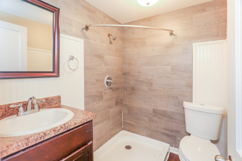 1,715/Mo, 612 Robin Road Birmingham, AL 35214 Bathroom View