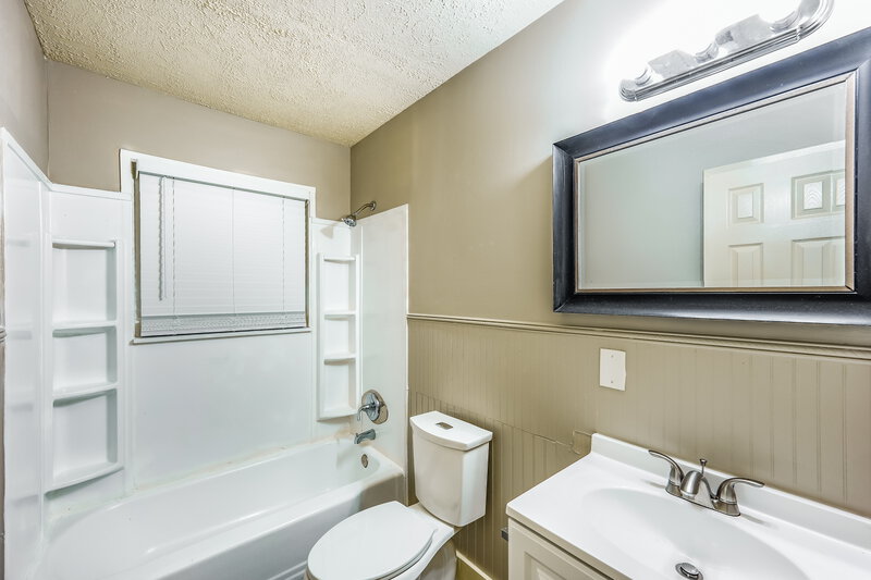 1,195/Mo, 1722 Rogina Drive Fultondale, AL 35068 Bathroom View