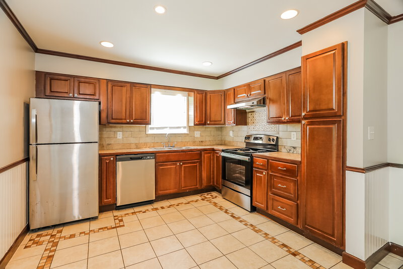 2,060/Mo, 2561 Gaylon St Birmingham, AL 35235 Kitchen View