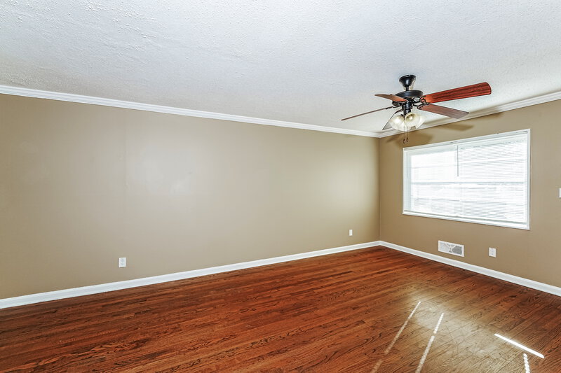 1,150/Mo, 9601 Red Lane Drive Birmingham, AL 35215 Living Room View 2
