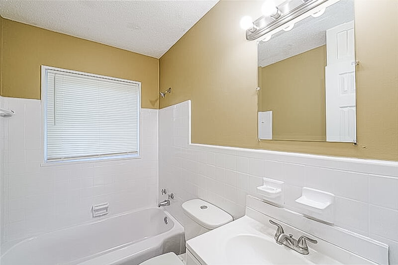 1,150/Mo, 9601 Red Lane Drive Birmingham, AL 35215 Bathroom View