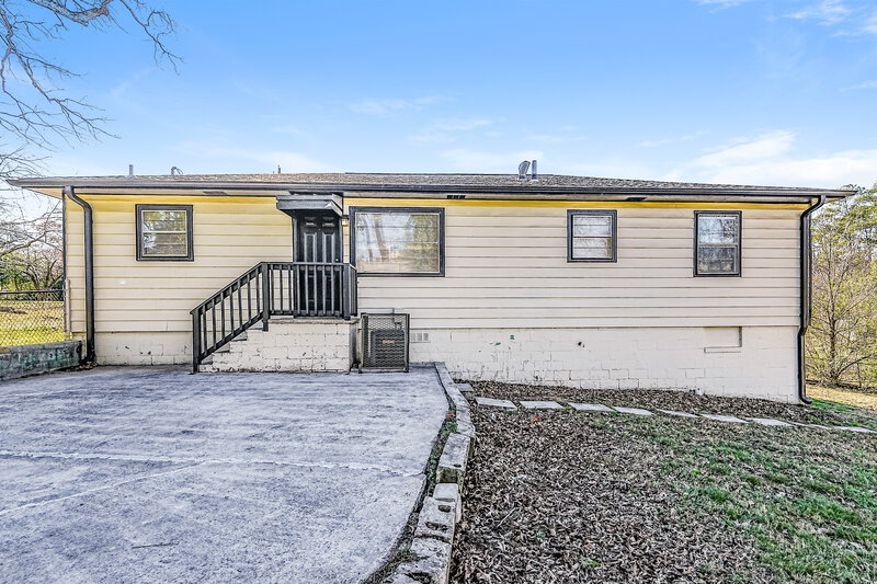 1,150/Mo, 9601 Red Lane Drive Birmingham, AL 35215 Rear View