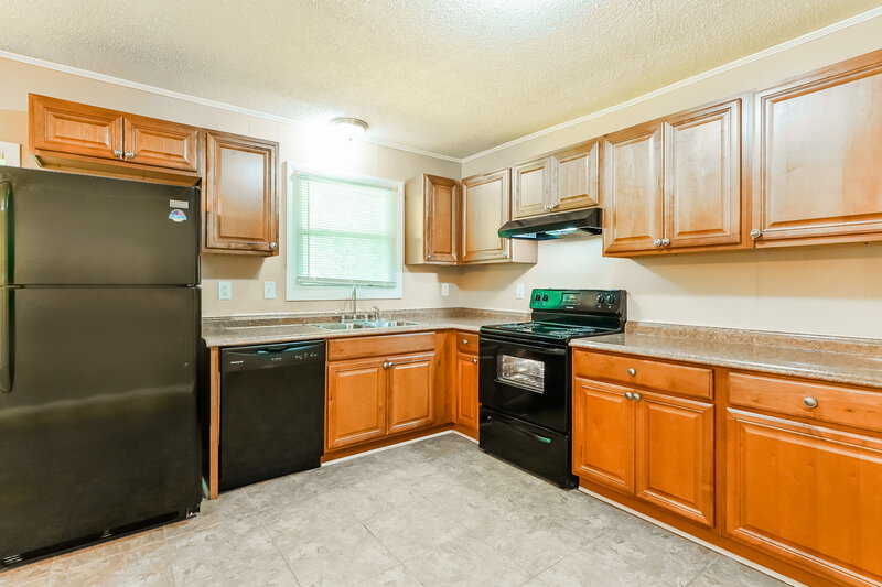 1,565/Mo, 2415 Rose Lane SE Bessemer, AL 35022 Kitchen View