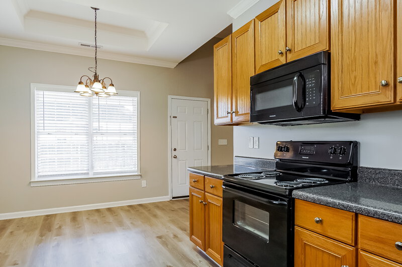 1,575/Mo, 147 Bonnieville Drive Calera, AL 35040 Kitchen View 4
