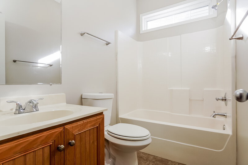 1,575/Mo, 147 Bonnieville Drive Calera, AL 35040 Bathroom View