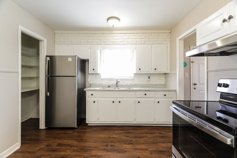 1,520/Mo, 909 Country View Drive Birmingham, AL 35215 Kitchen View