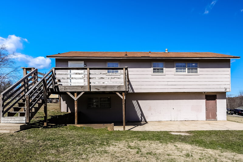 1,520/Mo, 909 Country View Drive Birmingham, AL 35215 Rear View