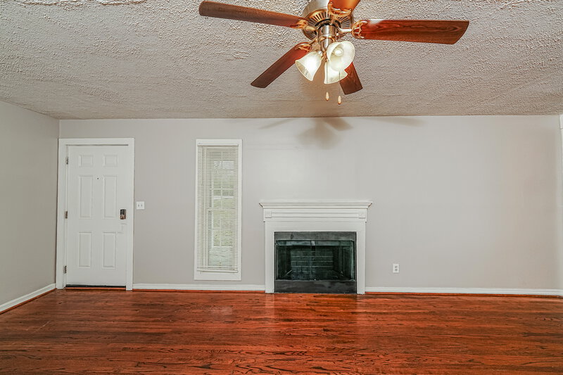 1,275/Mo, 468 Tupelo Way Center Point, AL 35215 Living Room View