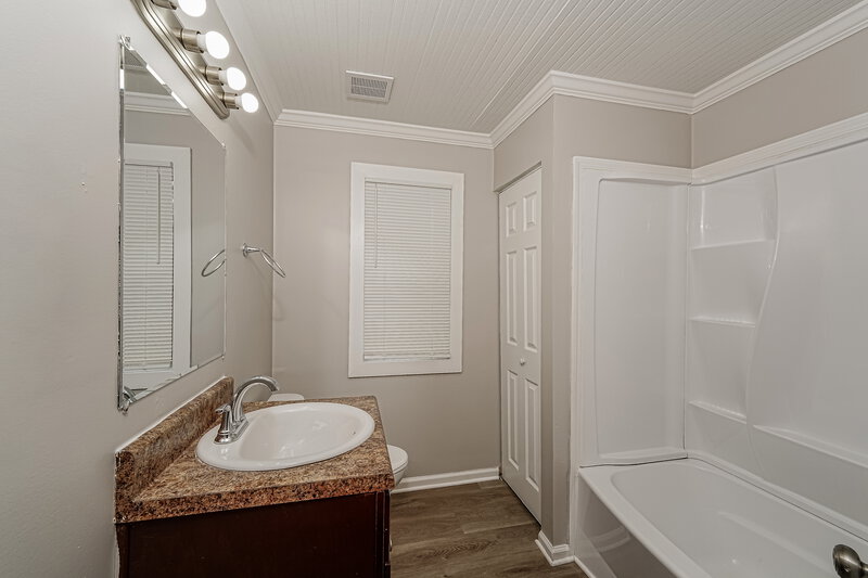 1,275/Mo, 468 Tupelo Way Center Point, AL 35215 Bathroom View