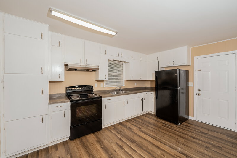 1,105/Mo, 541 NW 26th Ave Center Point, AL 35215 Kitchen View