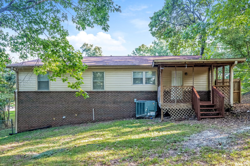 1,105/Mo, 541 NW 26th Ave Center Point, AL 35215 Rear View