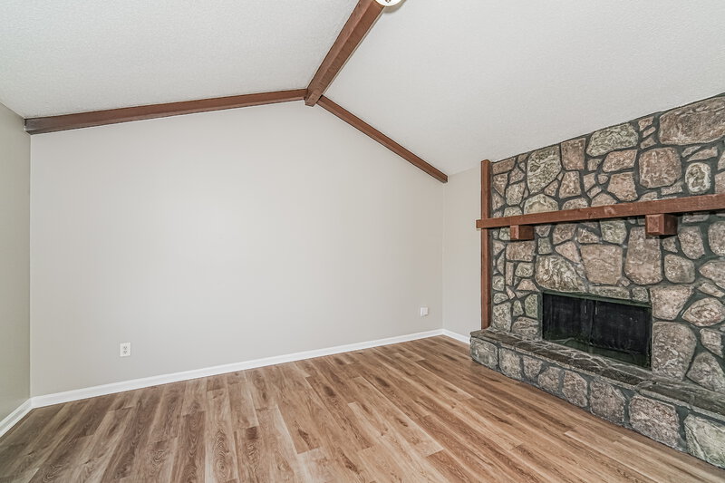 1,600/Mo, 933 Edwards Lake Road Birmingham, AL 35235 Living Room View 2