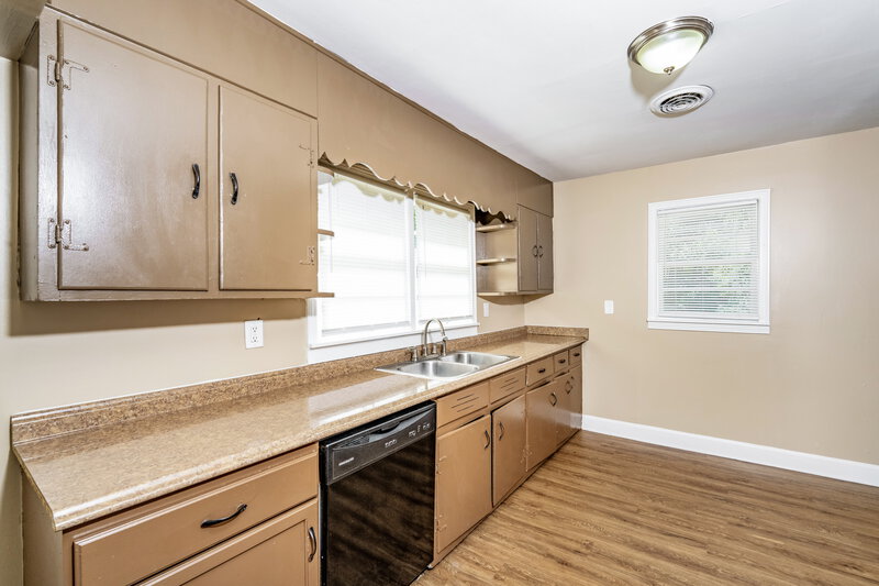 1,150/Mo, 2568 Forestdale Blvd Birmingham, AL 35214 Kitchen View