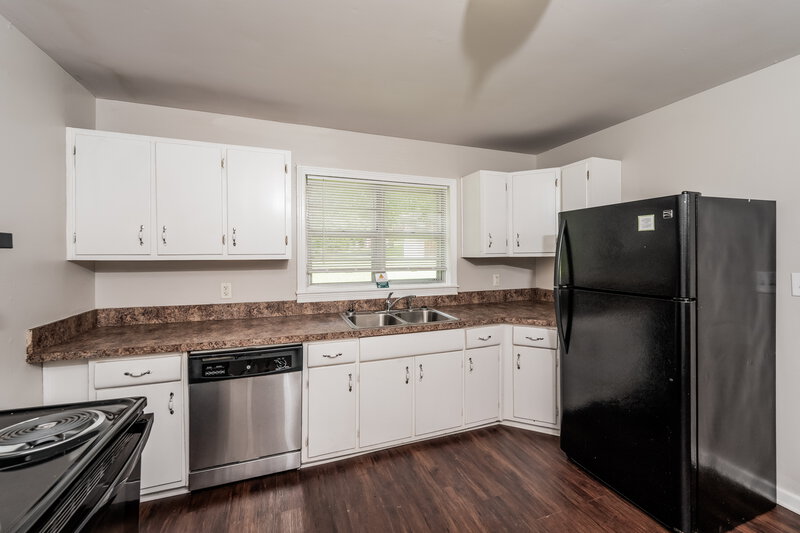 1,065/Mo, 828 Five Mile Road Birmingham, AL 35215 Kitchen View