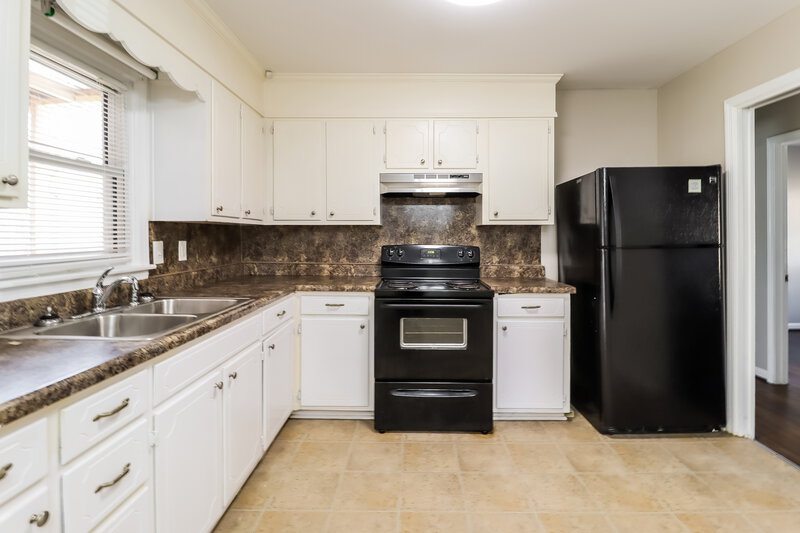 1,730/Mo, 208 Sam Pate Drive Birmingham, AL 35215 Kitchen View