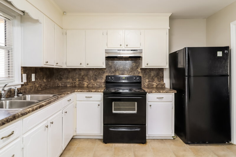 1,730/Mo, 208 Sam Pate Drive Birmingham, AL 35215 Kitchen View 2