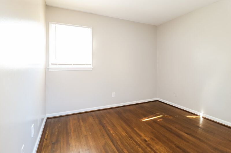 1,730/Mo, 208 Sam Pate Drive Birmingham, AL 35215 Main Bedroom View 2