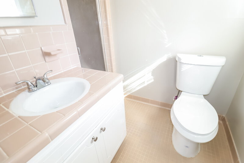 1,730/Mo, 208 Sam Pate Drive Birmingham, AL 35215 Bathroom View