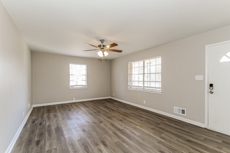 1,500/Mo, 201 Opal Ave Hueytown, AL 35023 Living Room View