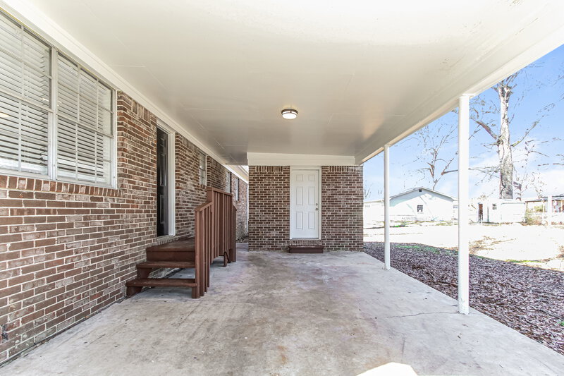 1,500/Mo, 201 Opal Ave Hueytown, AL 35023 Porch View