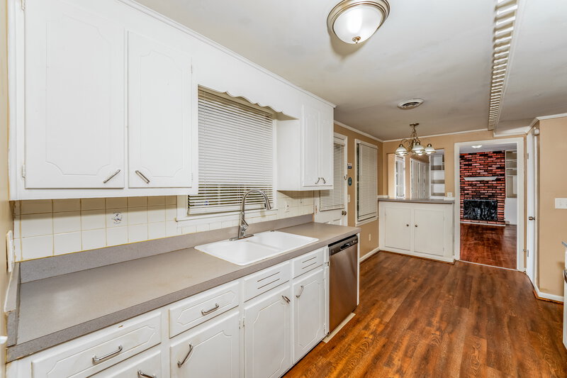 2,060/Mo, 1700 Serene Drive Center Point, AL 35215 Kitchen View