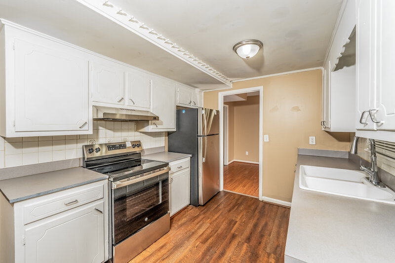 2,060/Mo, 1700 Serene Drive Center Point, AL 35215 Kitchen View 2