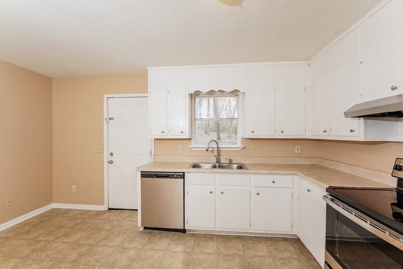 1,485/Mo, 5040 Loren Lane Pinson, AL 35126 Kitchen View 2