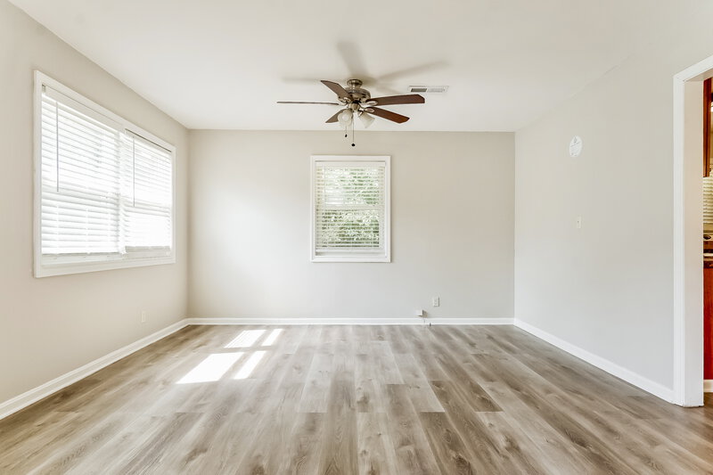 1,435/Mo, 2026 Progress Street Birmingham, AL 35207 Living Room View