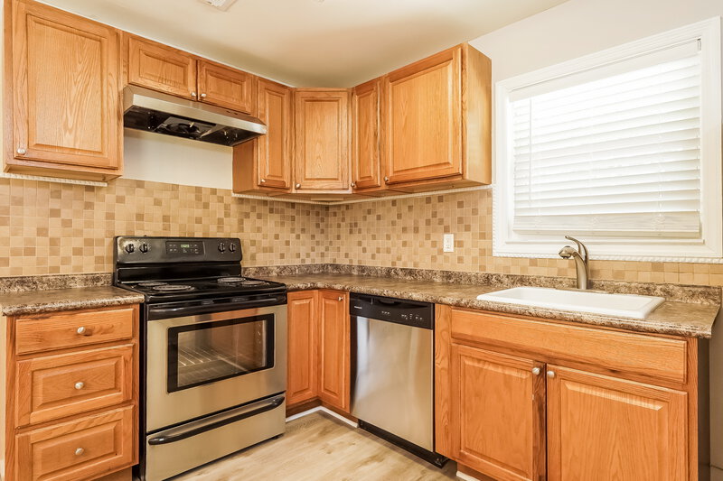 1,435/Mo, 2026 Progress Street Birmingham, AL 35207 Kitchen View