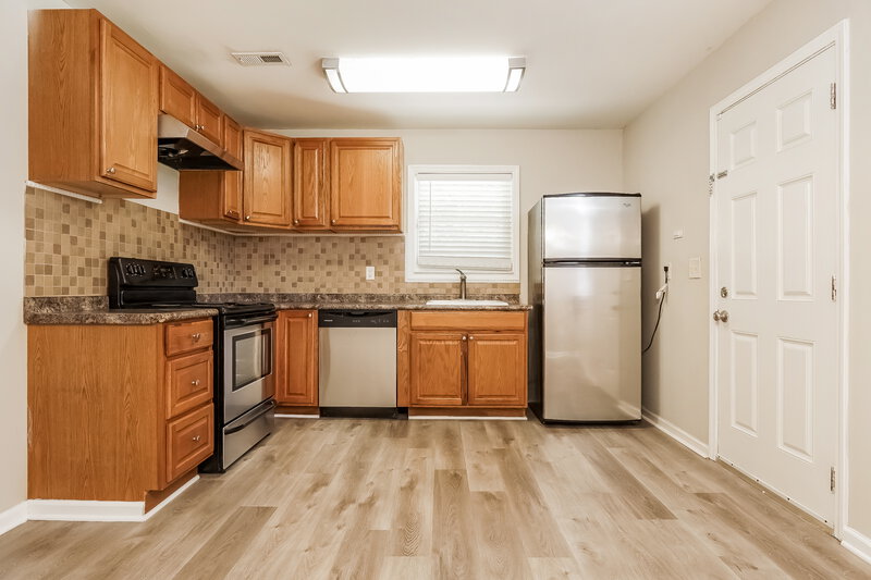 1,435/Mo, 2026 Progress Street Birmingham, AL 35207 Kitchen View 2