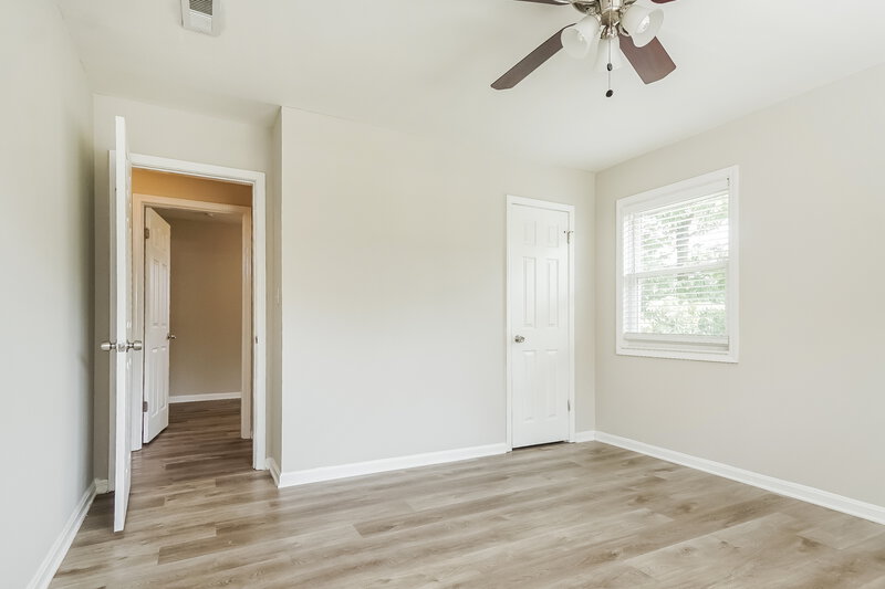 1,435/Mo, 2026 Progress Street Birmingham, AL 35207 Main Bedroom View